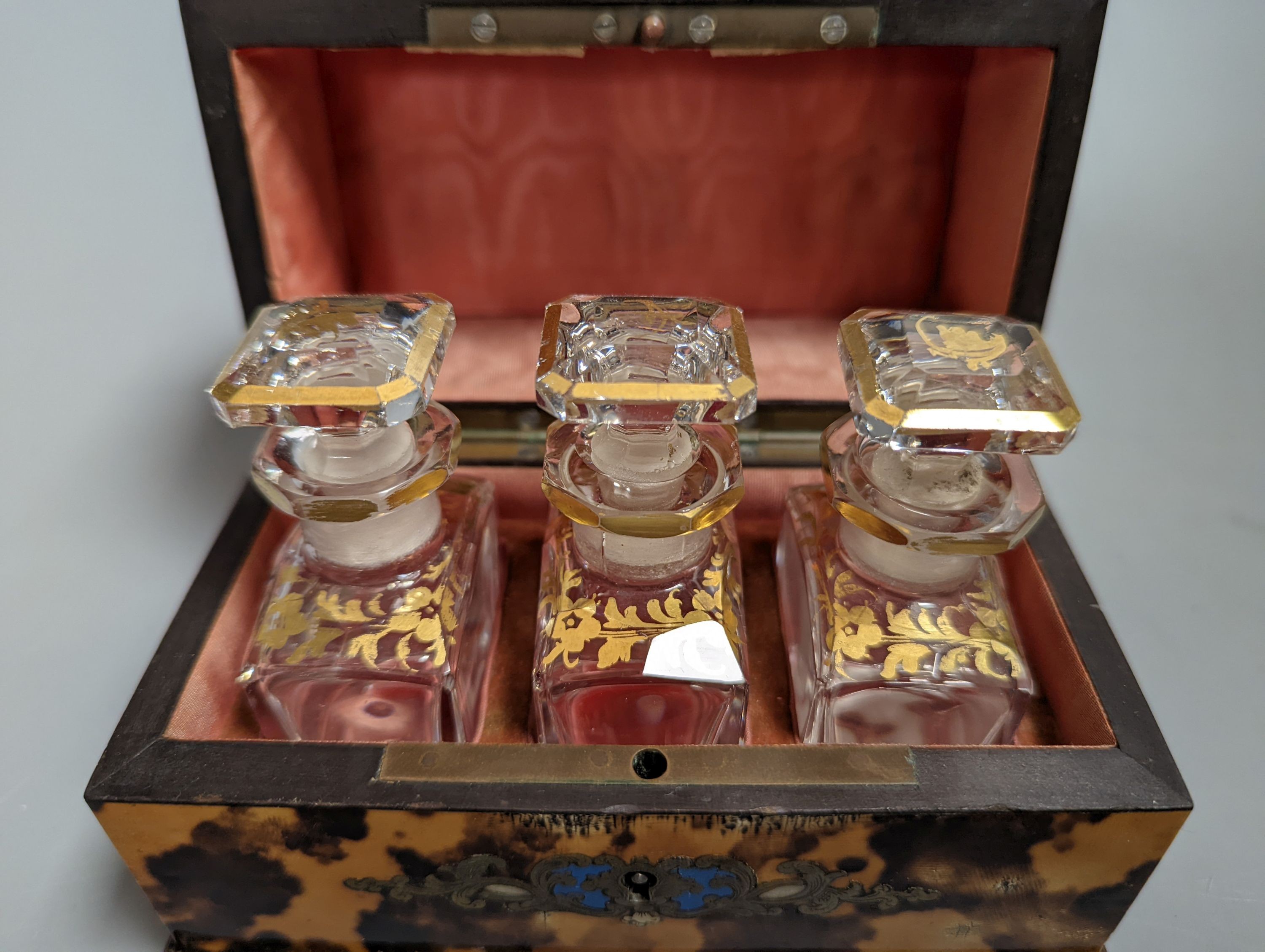 A 19th century French inlaid tortoiseshell scent bottle casket 14.5cm